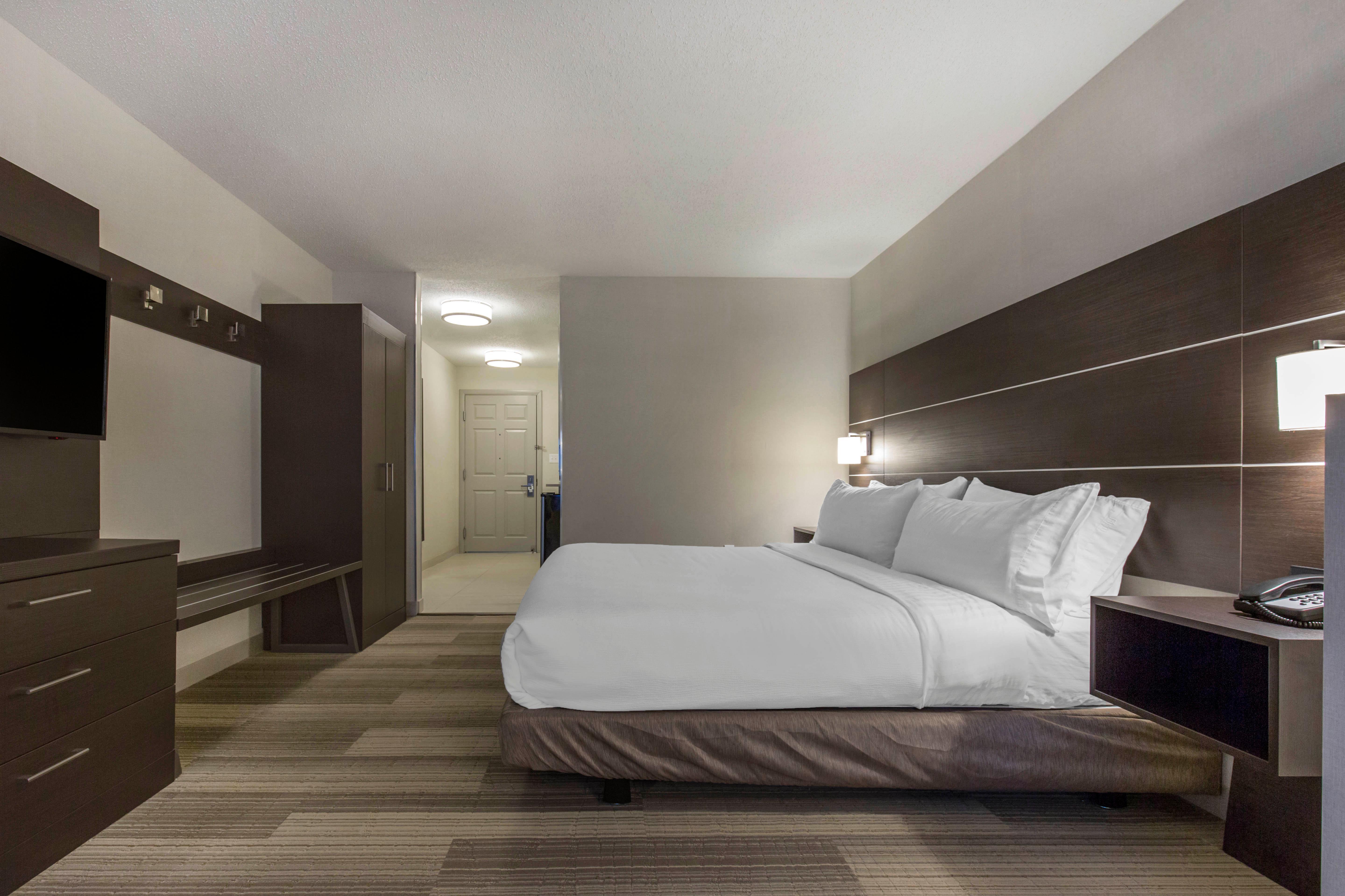 Express And Chicago West - St Charles By Ihg Hotel