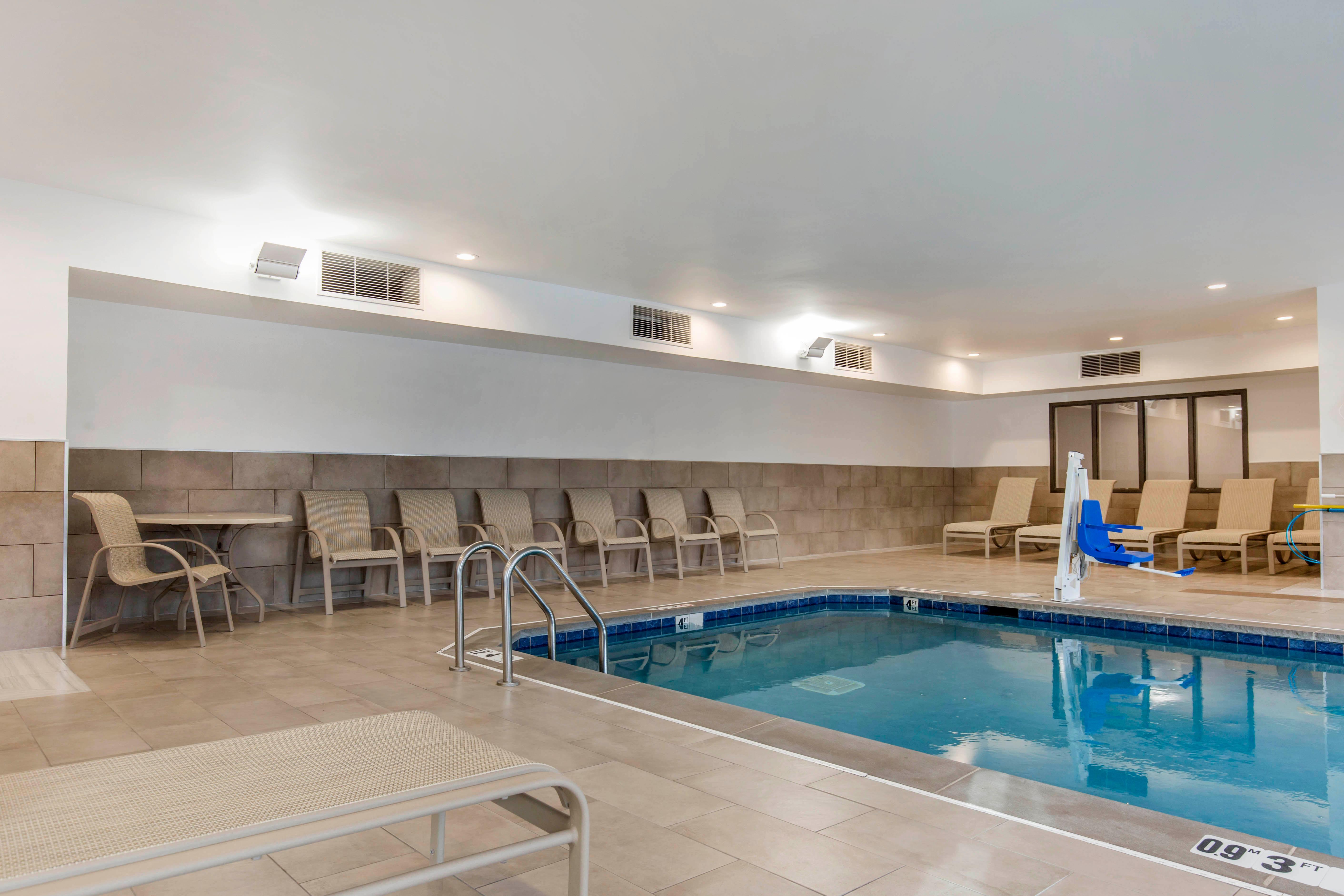 Express And Chicago West - St Charles By Ihg Hotel 2*