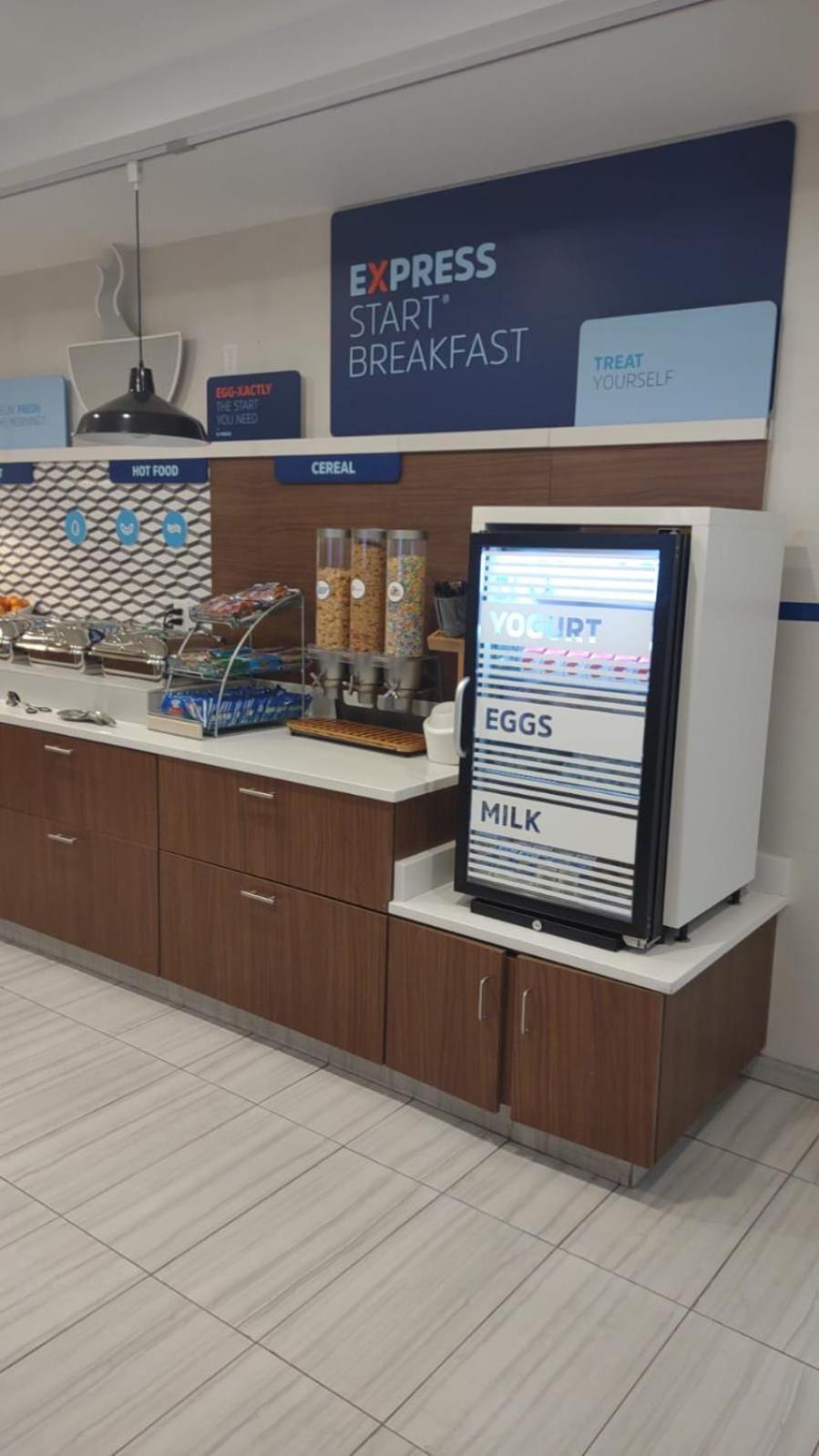 Express And Chicago West - St Charles By Ihg