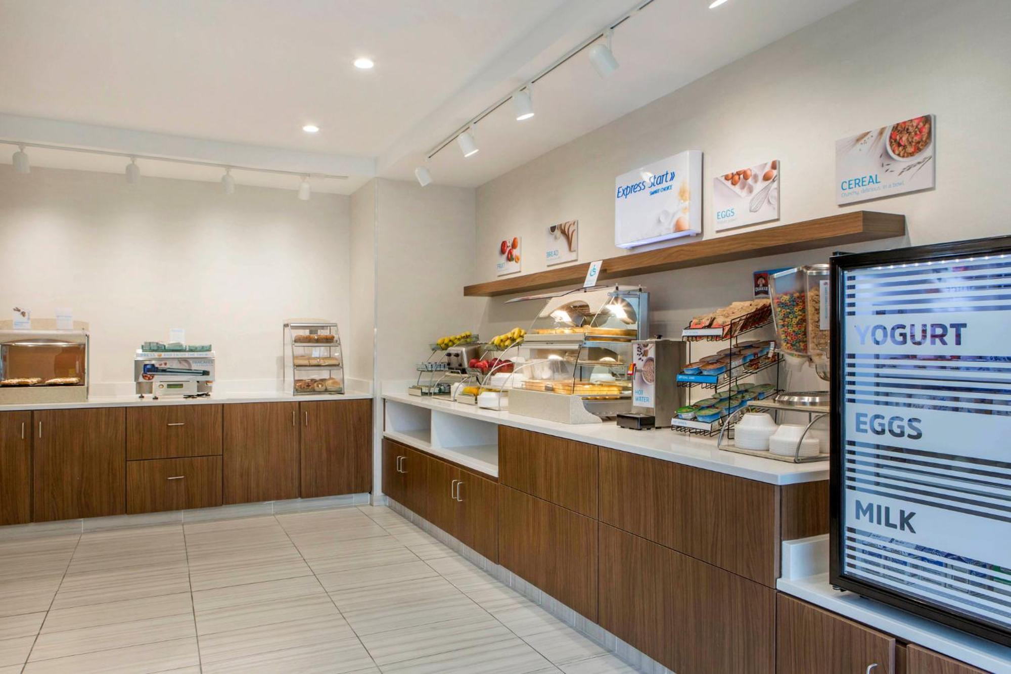 Express And Chicago West - St Charles By Ihg Hotel 2*