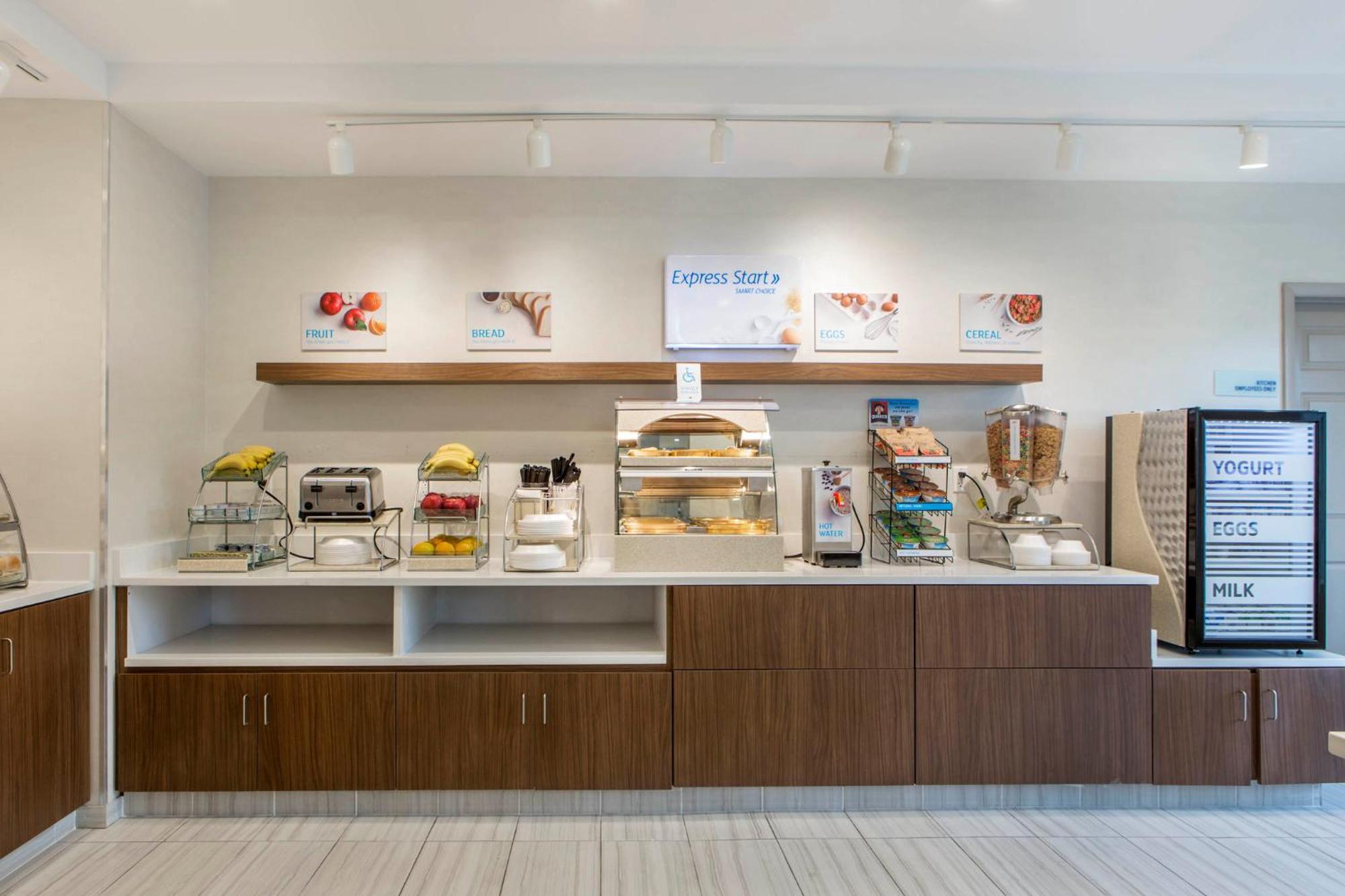 Hotel Express And Chicago West - St Charles By Ihg Saint Charles